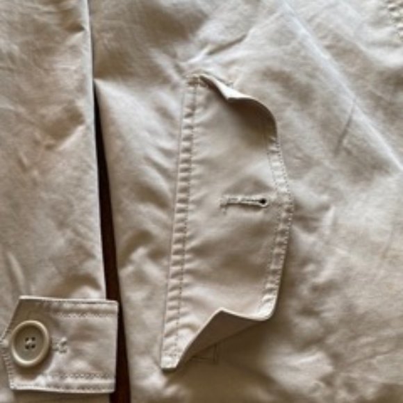 GAP Khaki Trench Coat in Size Medium - Picture 7 of 9